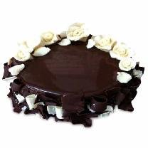 Chocolate Cake N White Roses