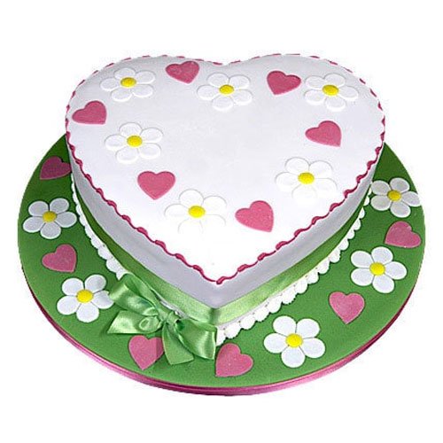 designer-heart-shape-cake